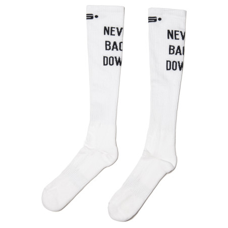 Chaussettes hautes NEVER BACK DOWN Blanches