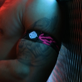 Brassards NEO CAMO Noir-Rose Neon 2