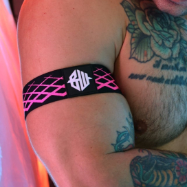 Brassards REVOLUTION de Breedwell Noir et Rose neon 2