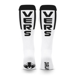 Chaussettes hautes DARKLANDS avec le mot VERS