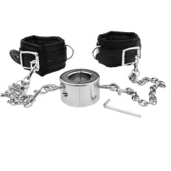 Menottes avec Ballstretcher WRISCOCK L de BDSMaster