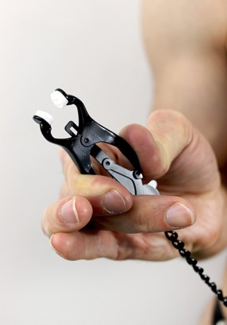 Cette pince teton est idéal pour prendre du plaisir au masculin avec sensations intenses grâce au sex shop gay